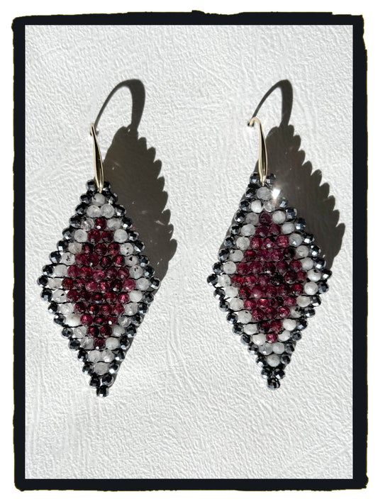 Pendientes DIAMOND granates, piedra luna y terahercio