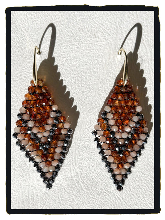 Pendientes ARROWHEAD granate naranja, piedra sol y terahercio