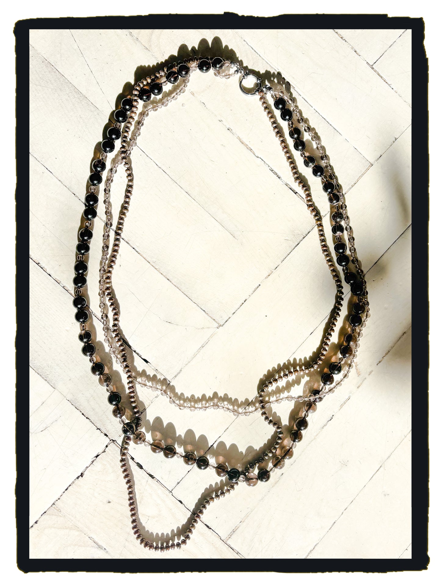 Collar TROIS cuarzo ahumado y perlas