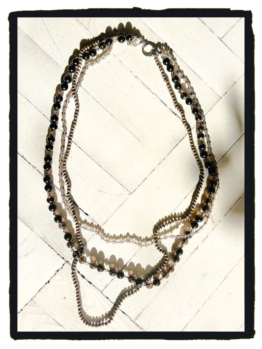 Collar TROIS cuarzo ahumado y perlas