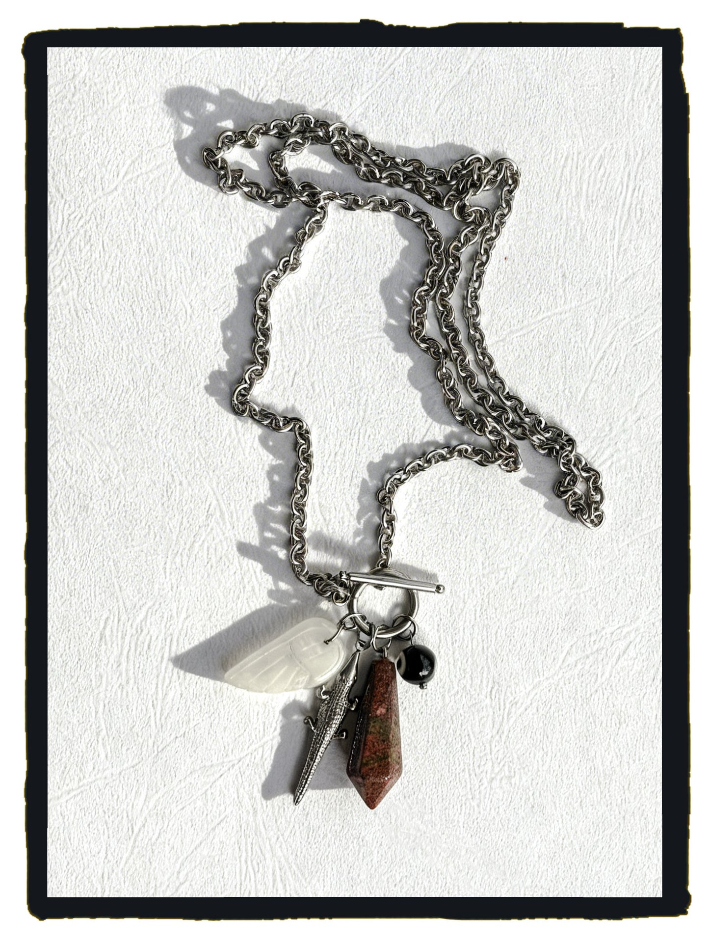 Cadena AMULETOS