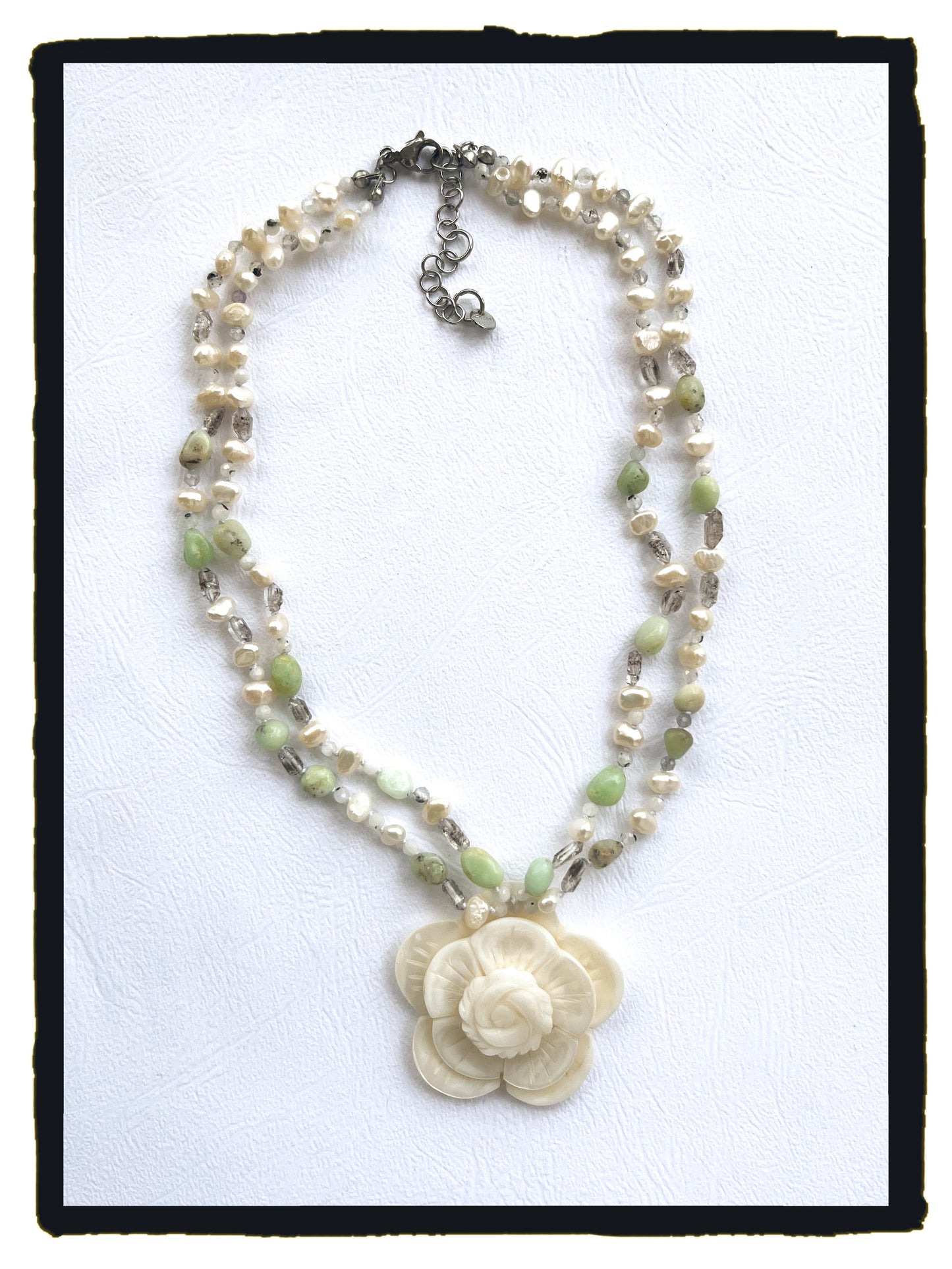 Collar CAMELIA nácar