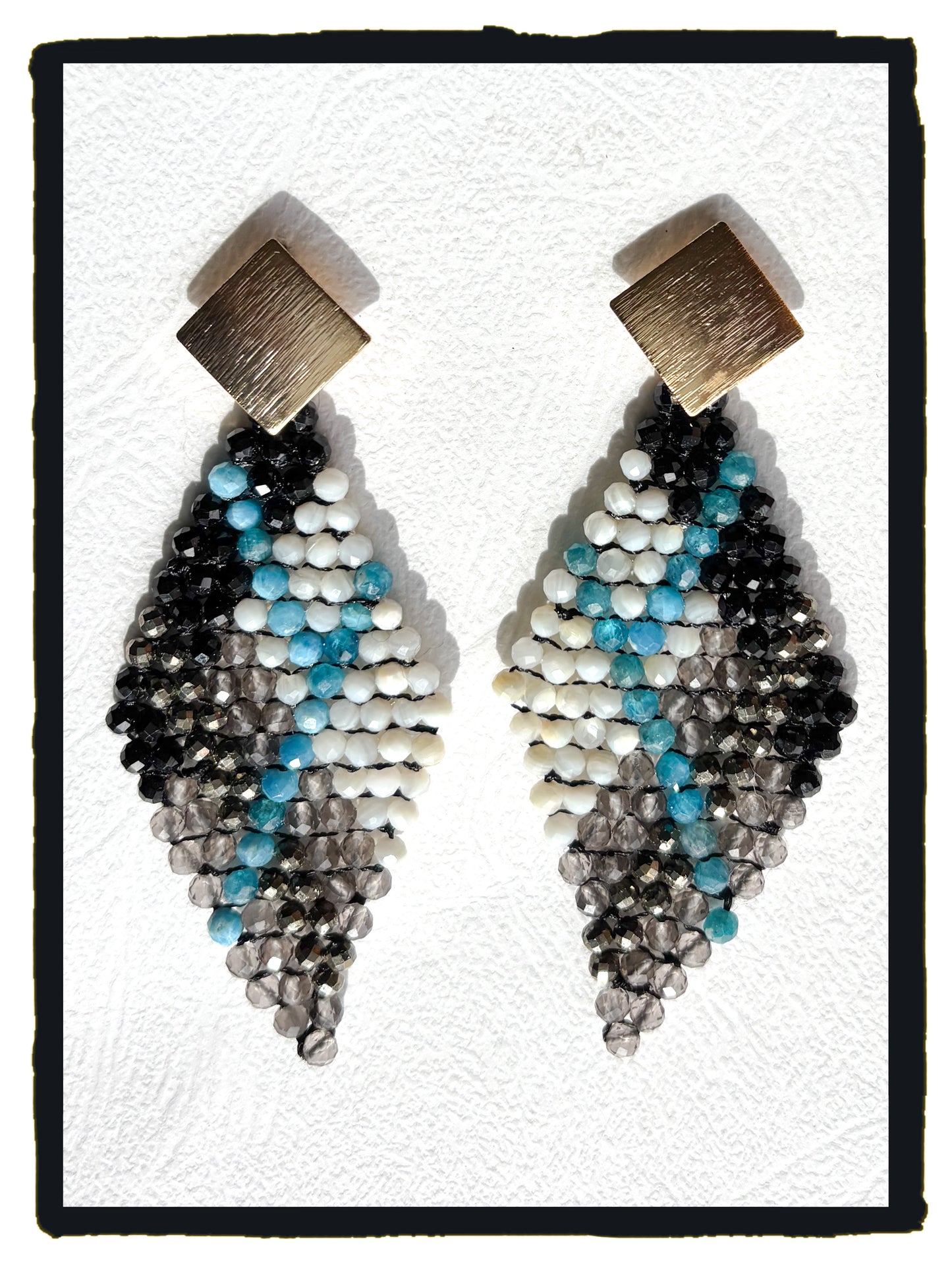 Pendientes PARÍS turmalina negra, cuarzo ahumado, apatito, pirita y nácar