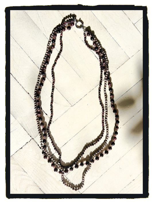 Collar TROIS granates y perlas