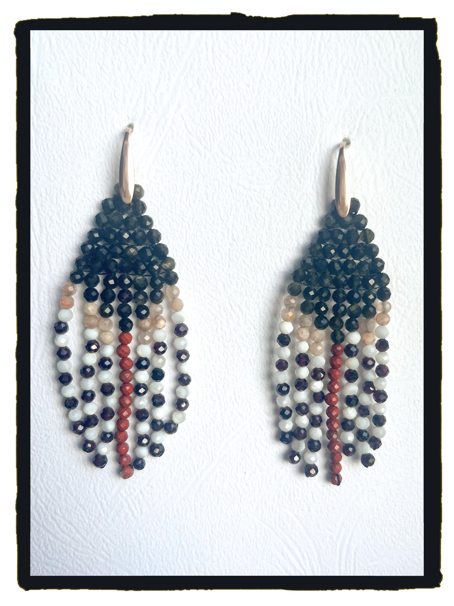 Pendientes FEATHERS obsidiana, jaspe rojo, piedra sol y granate