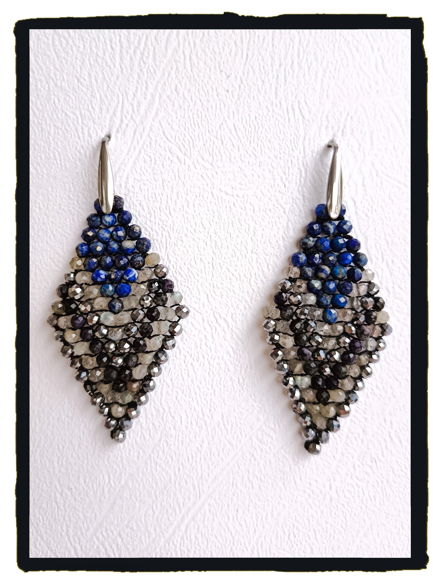 Pendientes ARROWHEAD lapislazuli, piedra luna, charoita y terahercio